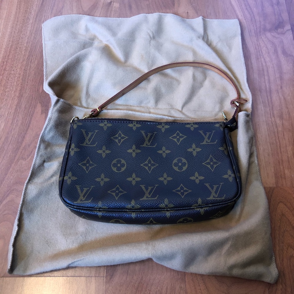 Louise Vuitton Pochette